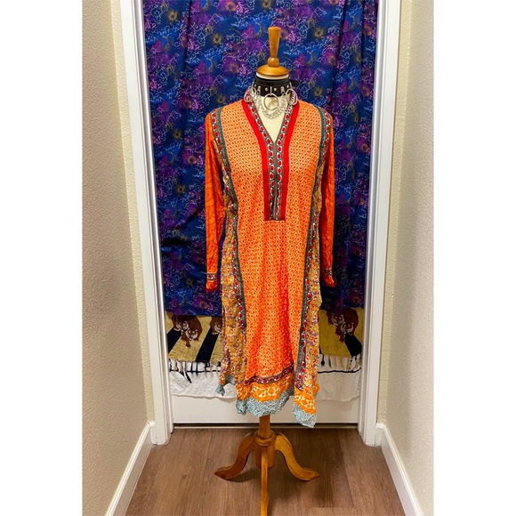 π Wonderful embroidered tunic - Picture 2 of 8